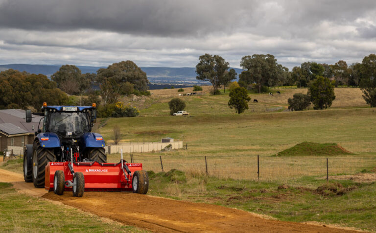 AusCut BulkaBlade box graders are a must have when damp conditions ...